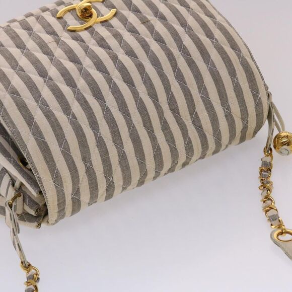 Chanel Matelassé White Canvas Shoulder Bag (Pre-Owned) - Picture 14 of 16